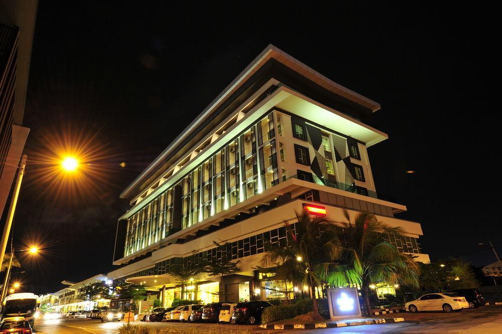 Marvelux Hotel Malacca Exterior photo