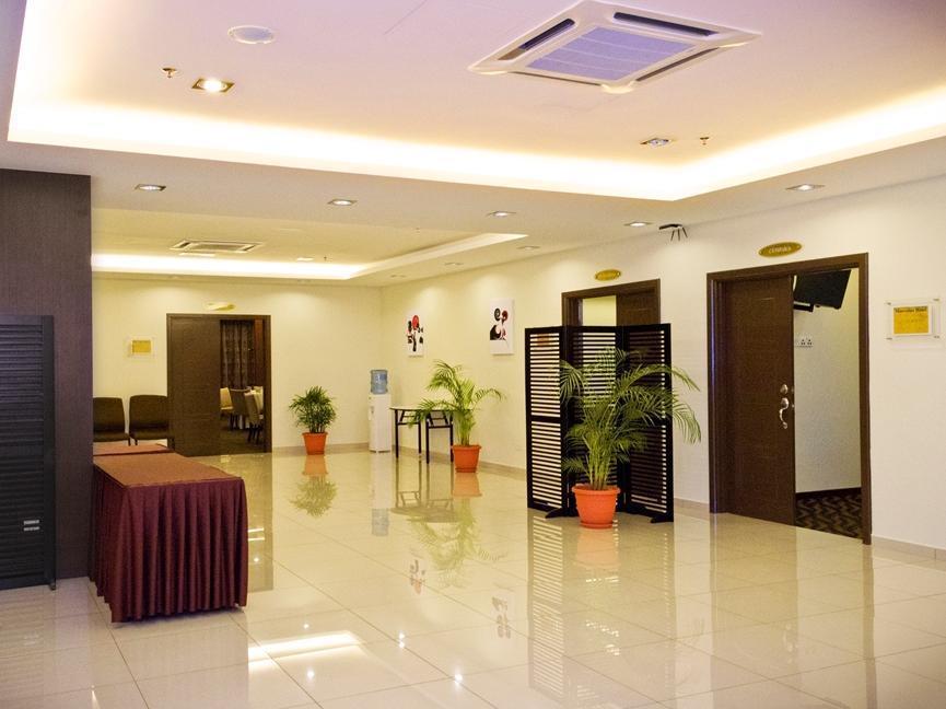 Marvelux Hotel Malacca Exterior photo