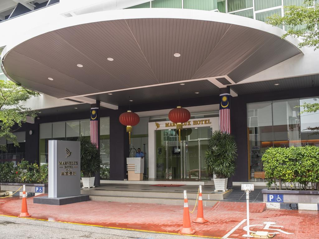 Marvelux Hotel Malacca Exterior photo